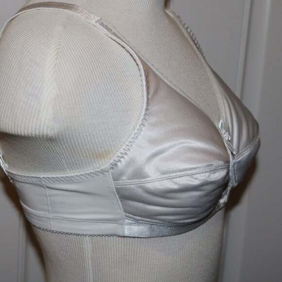 Jadee 34B bra has inserts/pockets but no pads to go with it white color 16 - Picture 4 of 8